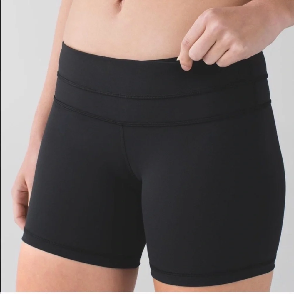 Excellent condition Lululemon Black Reverse Groove Shorts Size:6